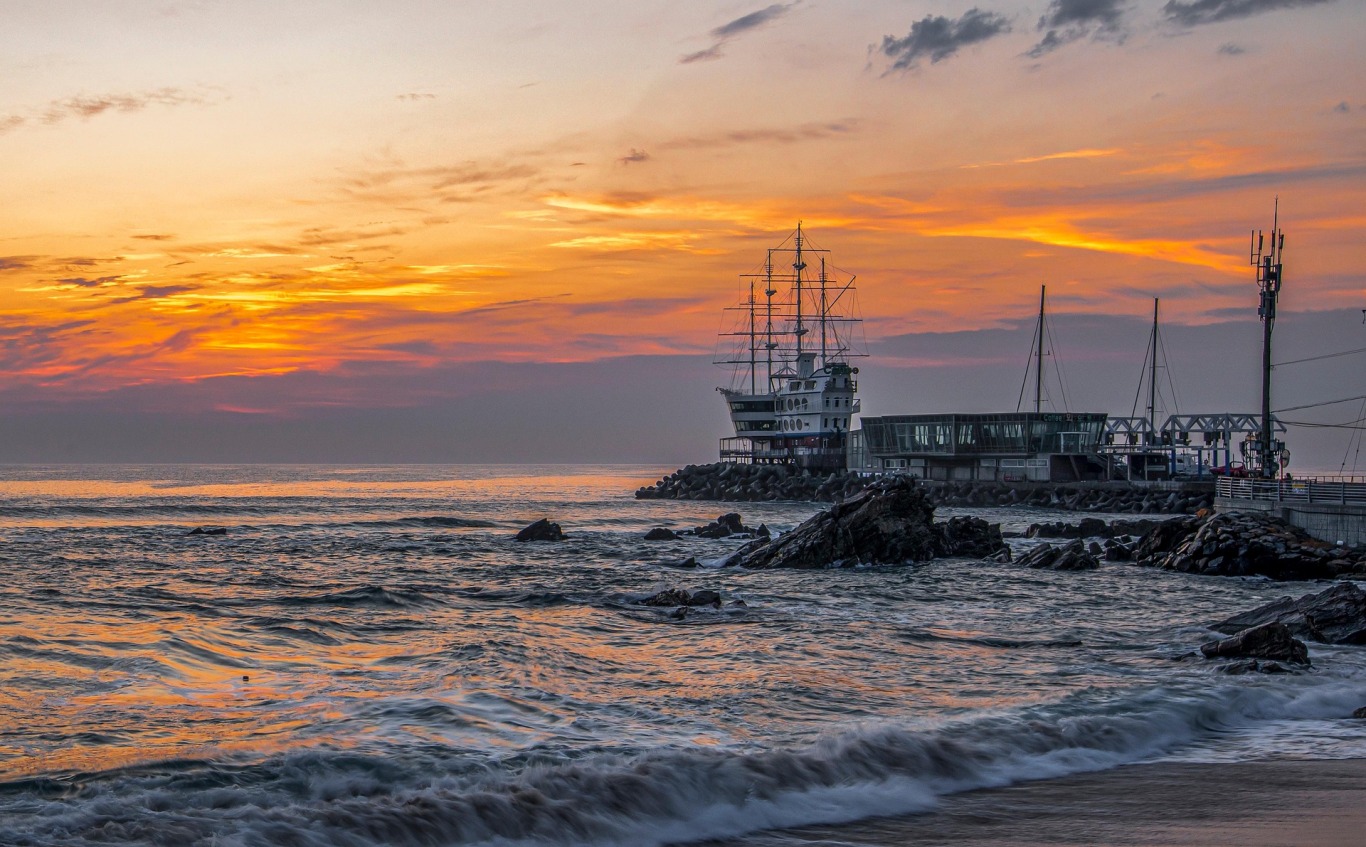 gangcunseong-jeongdongjin-beach-7428109_1920.jpg